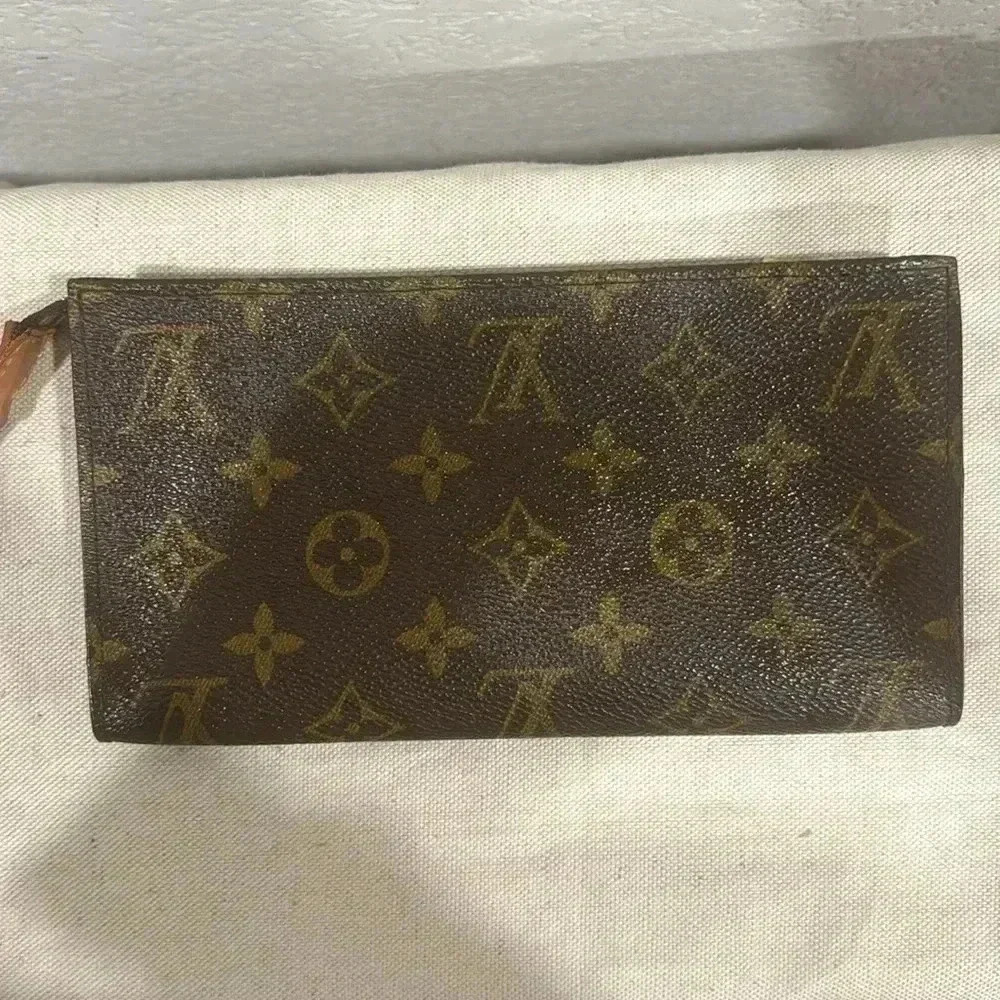 Auth Louis Vuitton Monogram Accessory Pouch - Picture 2 of 16